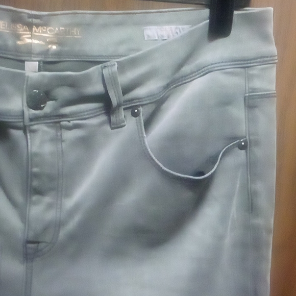 Melissa McCarthy Seven7 Crop Button Jeans - Picture 4 of 8